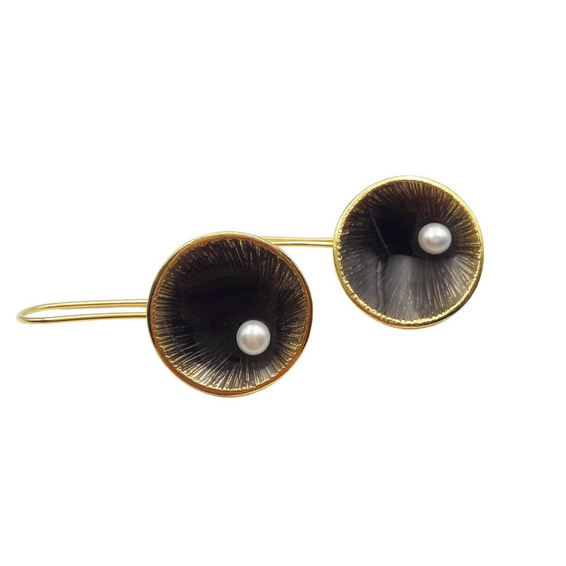 oyster-earrings-gold-black