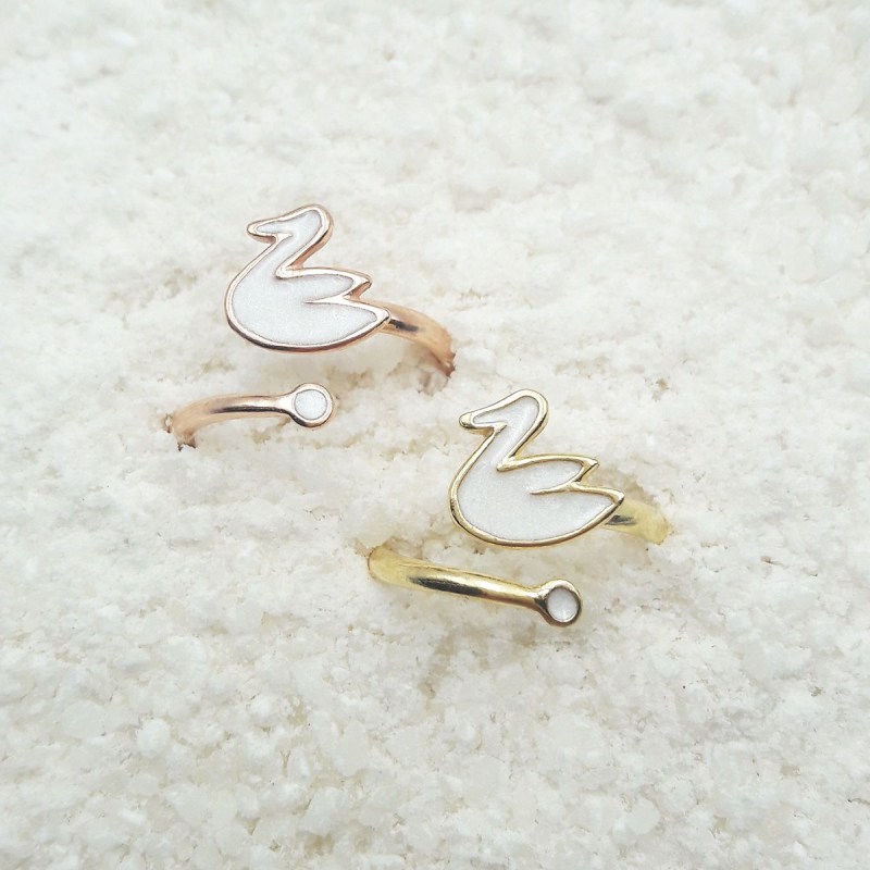 swan-ring-white